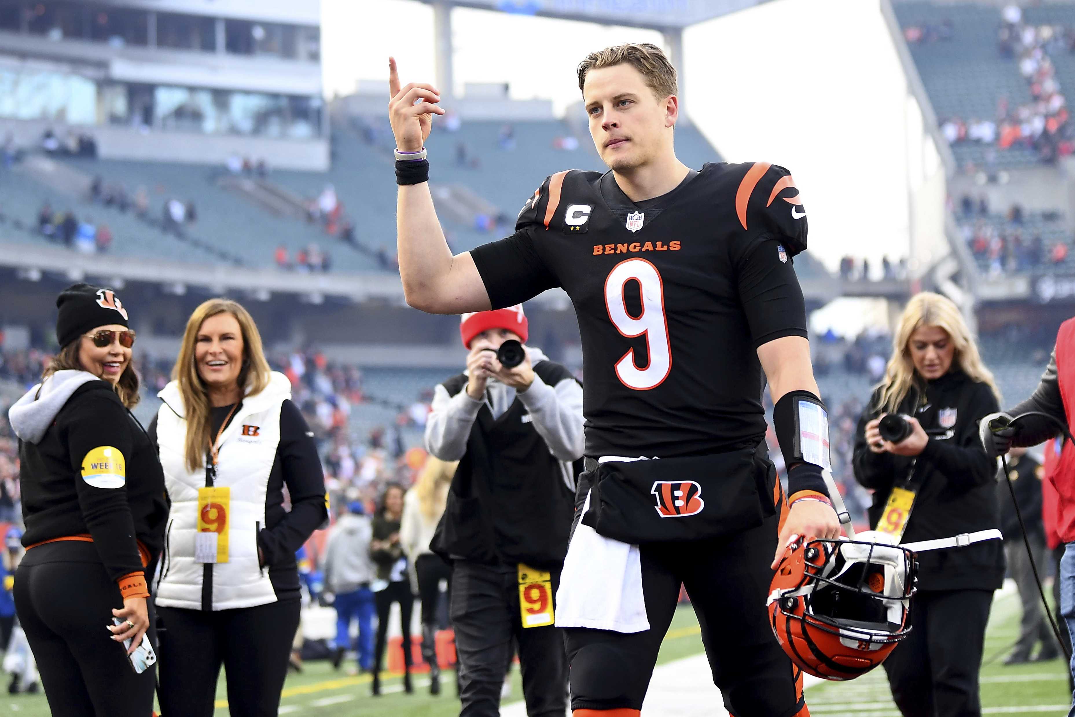 Bengals' Joe Burrow Breaks Franchise Record With 525 Passing Yards