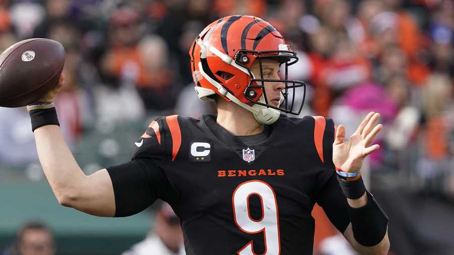 Joe Burrow arrives for Cincinnati-Cleveland game in Halloween costume