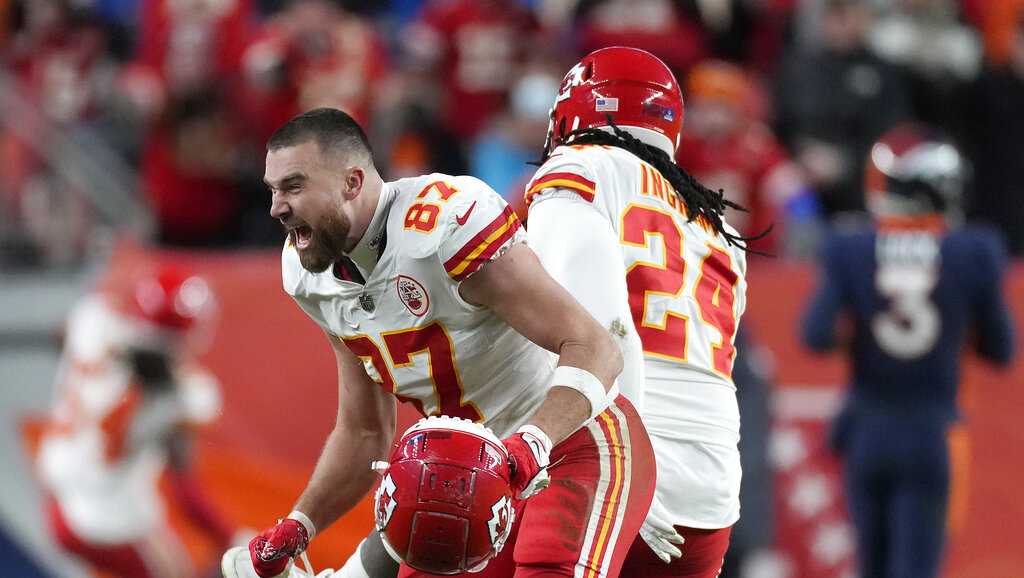 KC Chiefs linebacker Nick Bolton scoop and score touchdown