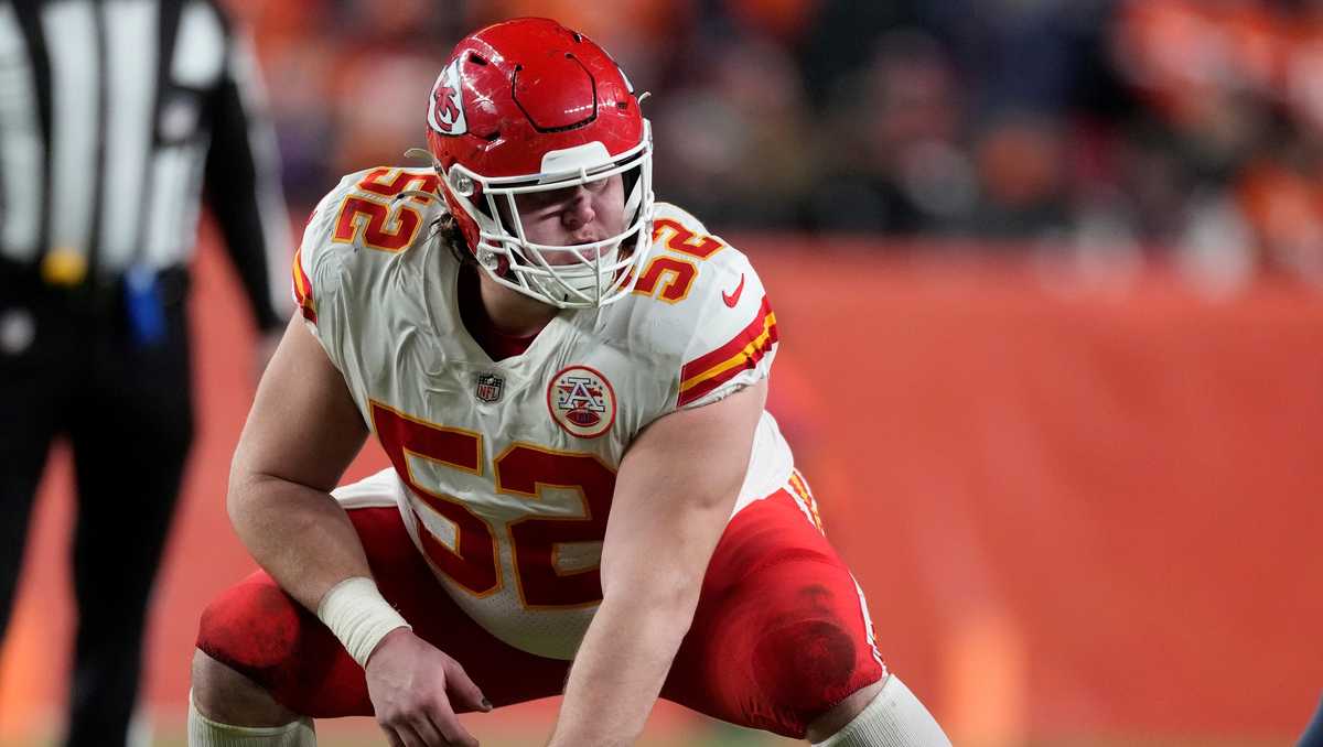 Kansas City Chiefs select LB Nick Bolton, OL Creed Humphrey in