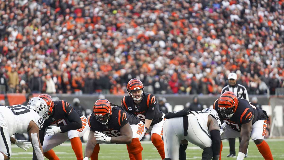 Bengals boot out top-seeded Titans