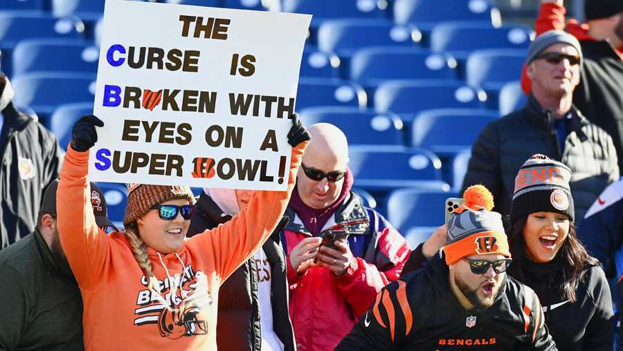cincinnati bengals fans watch teams warm up before the first half of an nfl divisional round playoff football game between the tennessee titans and the cincinnati bengals, saturday, jan. 22, 2022, in nashville, tenn.