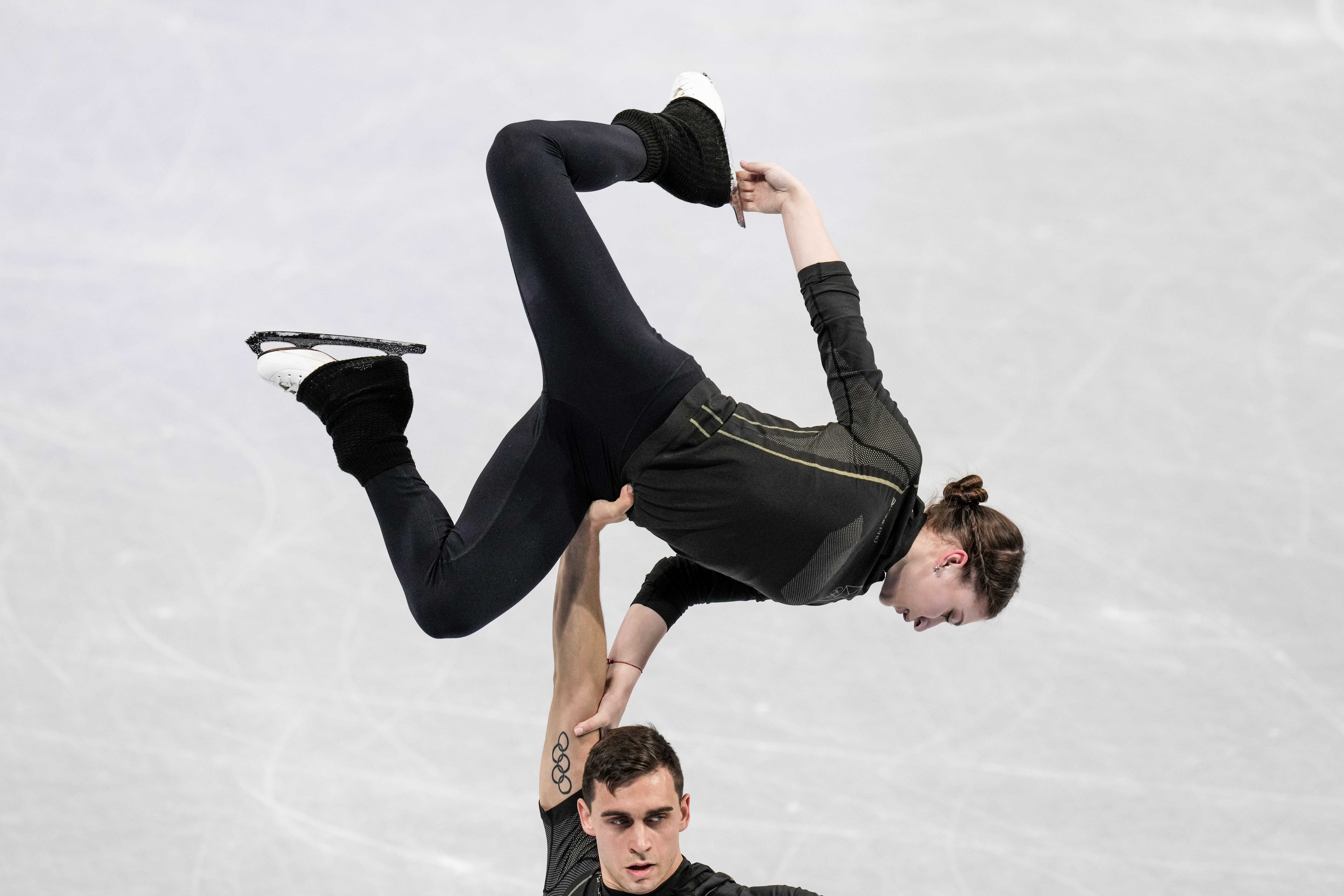 Happy love couple poses on skating rink. Winter ice-skating on open air,  active leisure, man and woman skates together Stock Photo - Alamy