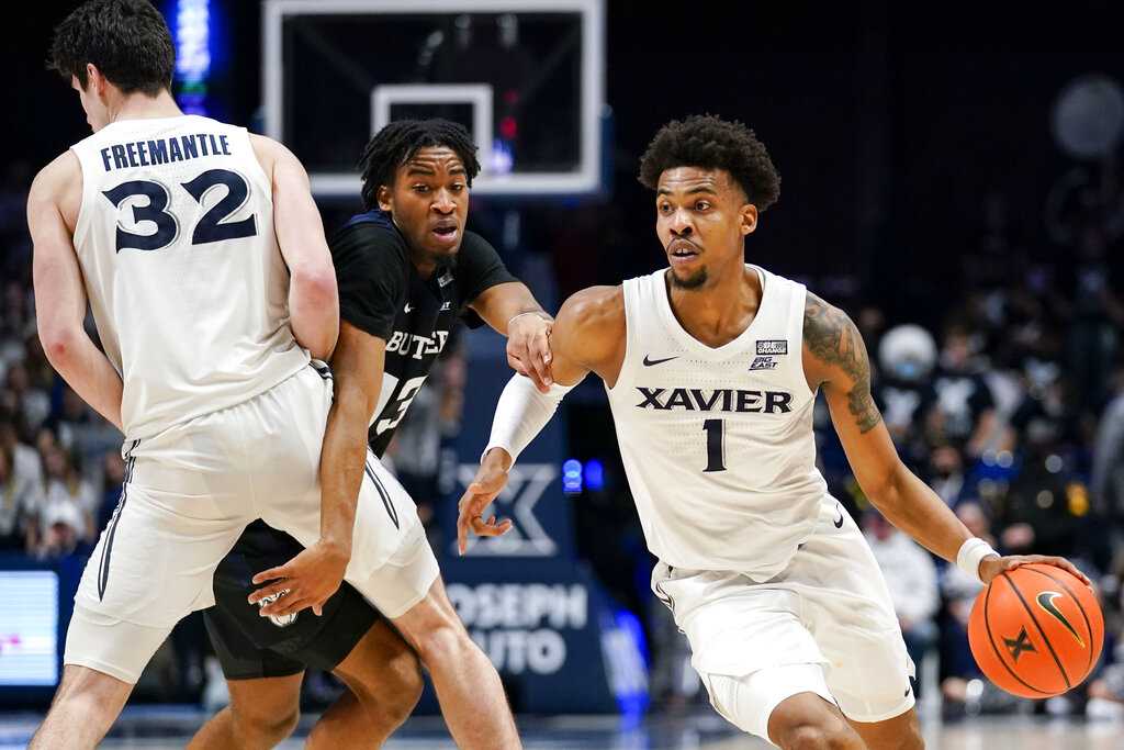 Xavier musketeers men's store basketball players