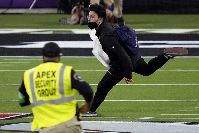 Cincinnati Bengals penalised in Super Bowl after injured star ran onto  field - Mirror Online