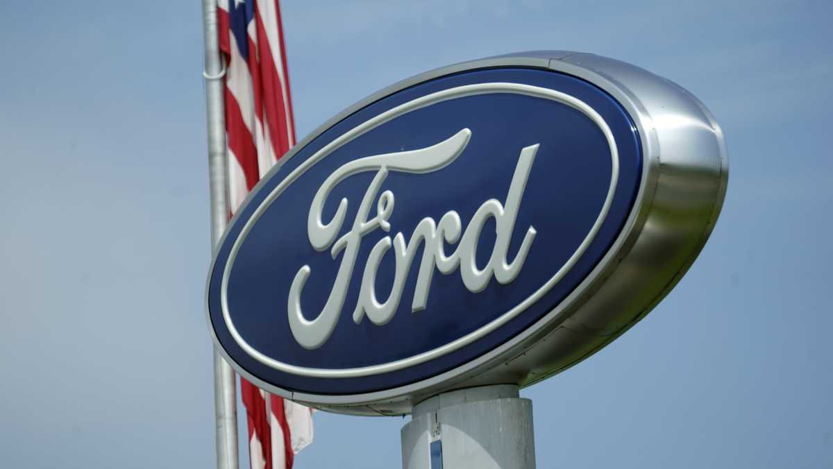 Ford recalls 330,000 Mustangs