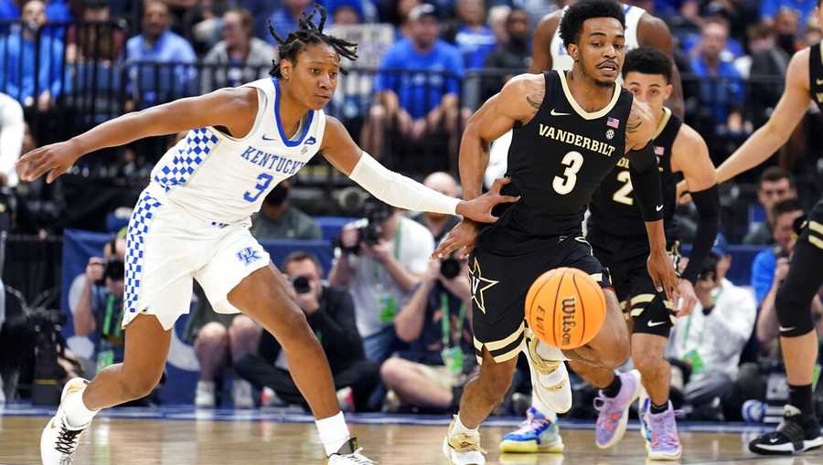 Vanderbilt guard Rodney Chatman, right, steals the ball from Kentucky guard TyTy Washington Jr. during the first half of an NCAA college basketball game in the Southeastern Conference men&apos;s tournament Friday, March 11, 2022, in Tampa, Fla. (AP Photo/Chris O&apos;Meara)