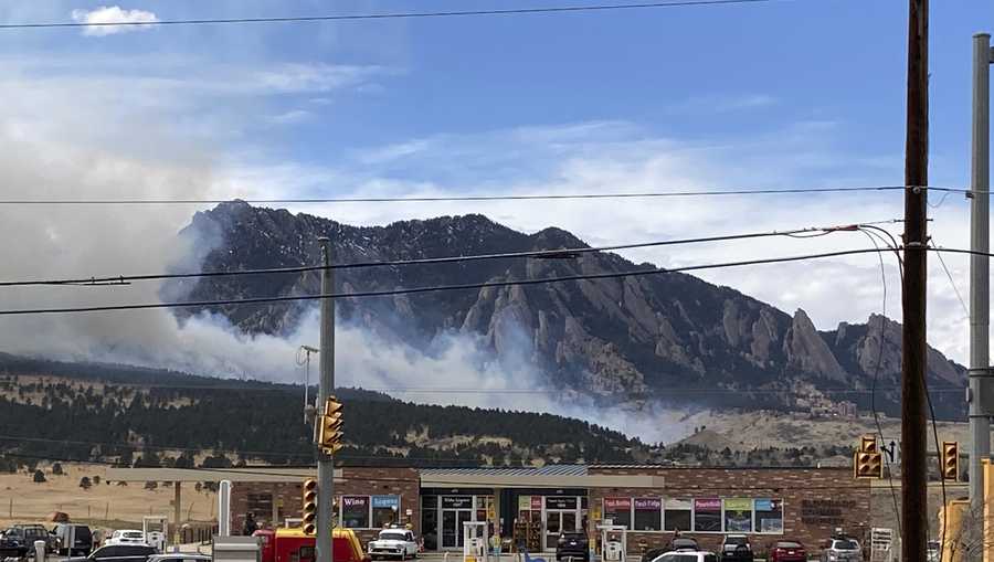 Wildfire southwest of Boulder forces 1,200 evacuations