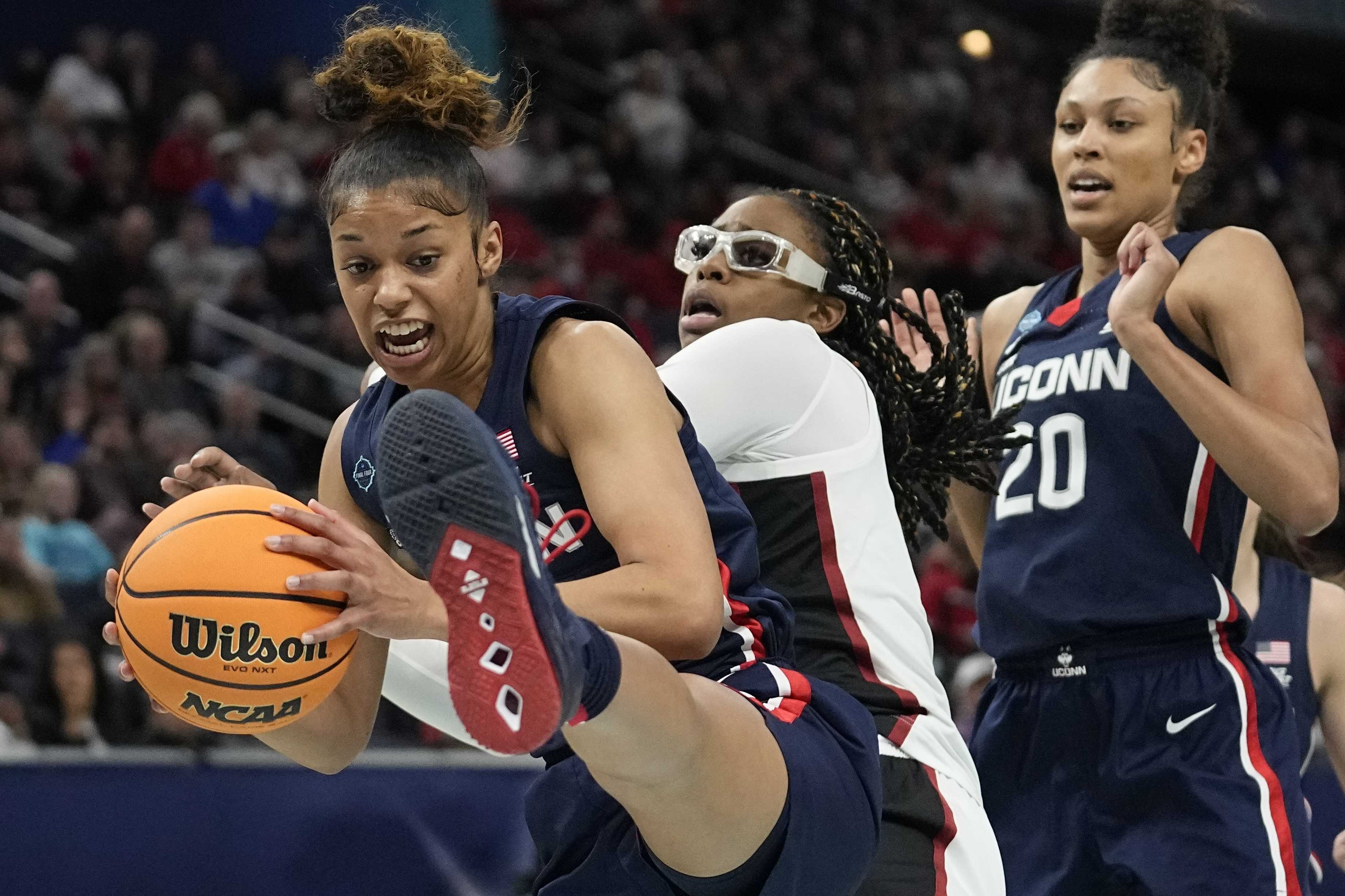 UConn Tops Stanford 63-58, Advances To NCAA Title Game