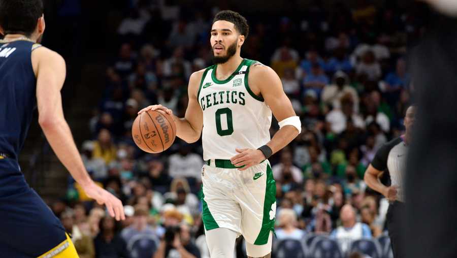 Tatum's 39 Points Help Celtics Hold on to Beat Grizzlies - Bloomberg