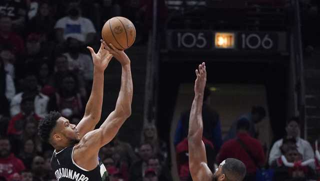 Bucks blow out Bulls in Game 3 - Vimarsana News