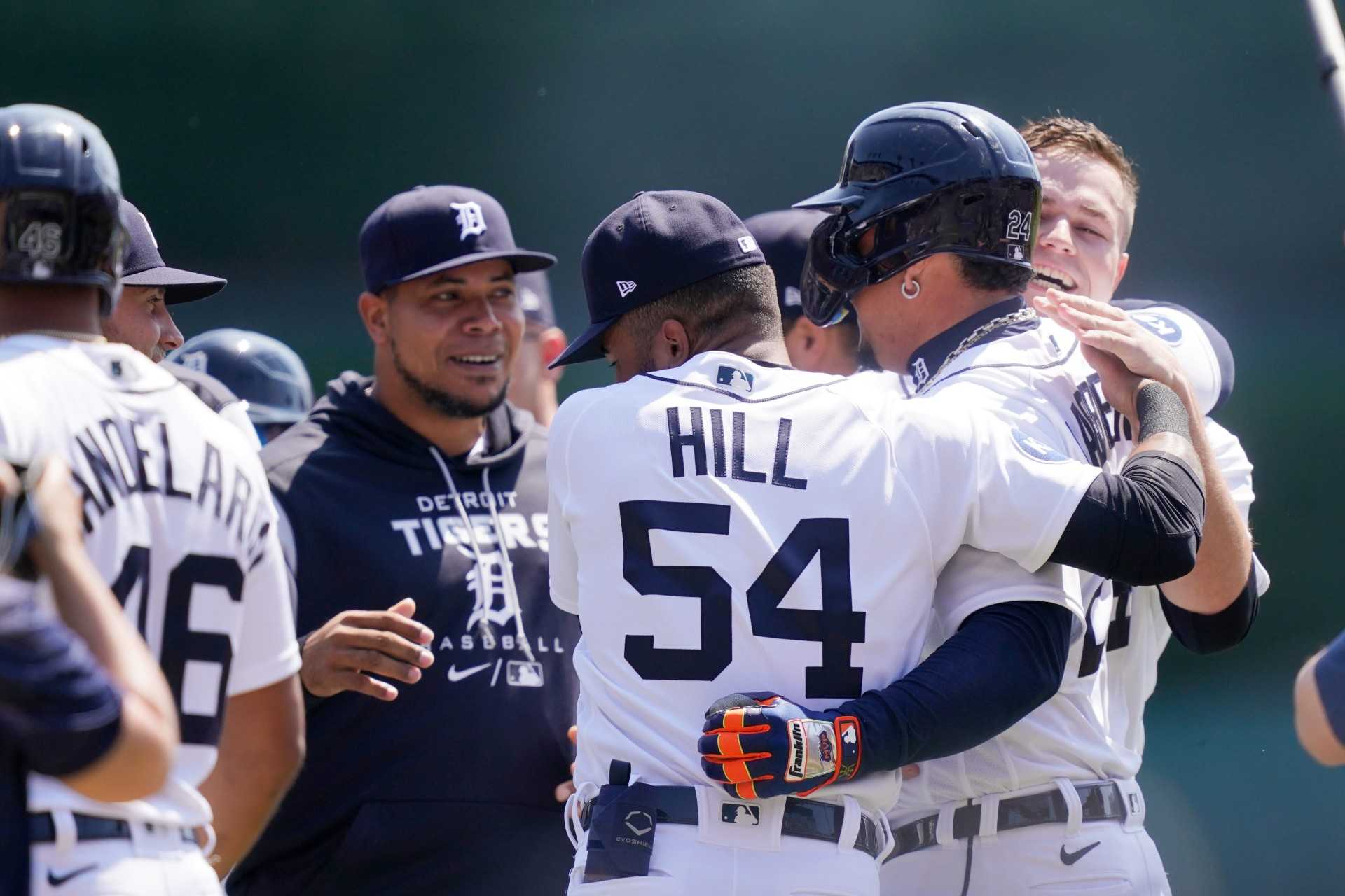 Miguel Cabrera becomes the 33rd player to join the 3,000 hits club