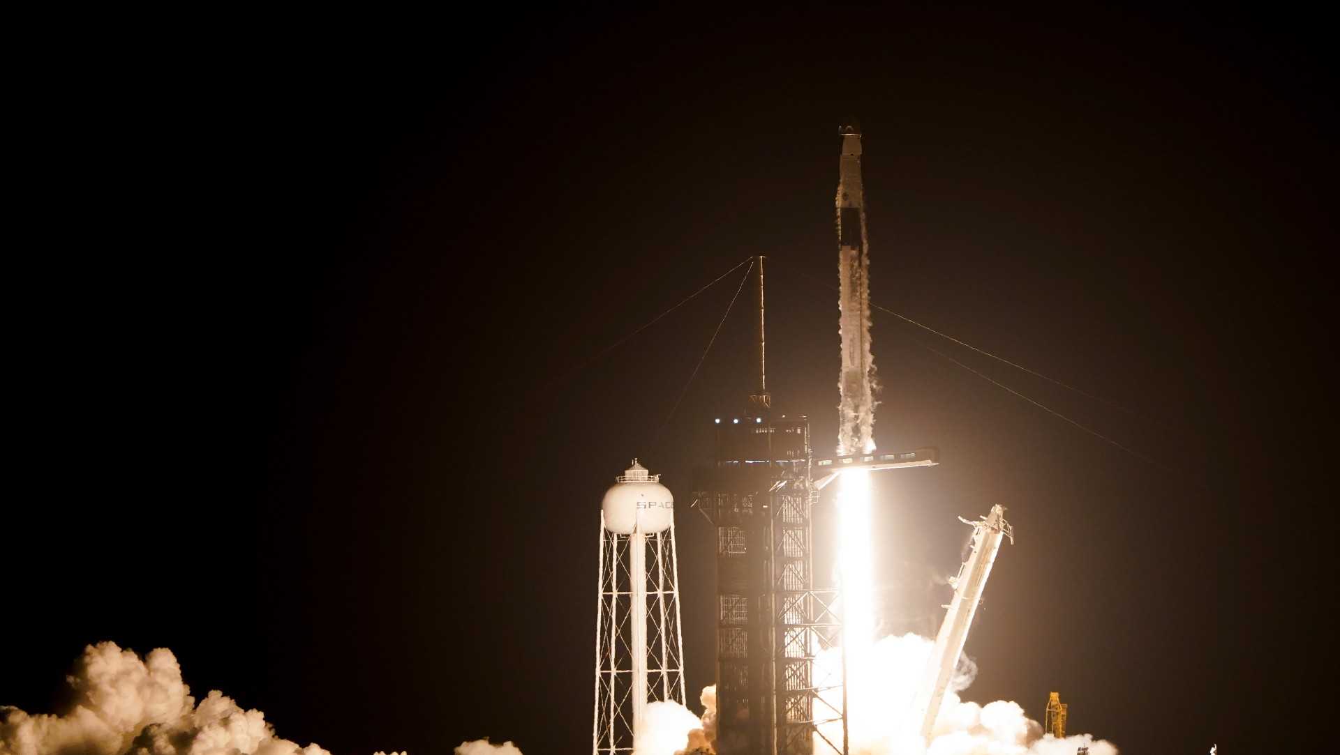 Historic SpaceX launches 4 astronauts for NASA - Vimarsana News