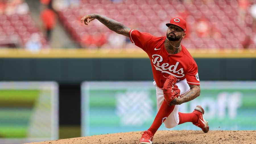 Cincinnati Reds' Vladimir Gutierrez throws during a baseball game against the Milwaukee Brewers in Cincinnati, Wednesday, May 11, 2022. The Reds won 14-11. (AP Photo/Aaron Doster)