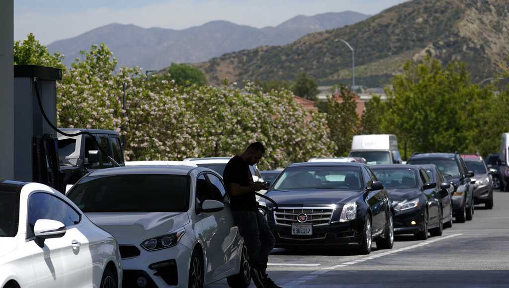 Here's how Americans are adjusting their driving and spending habits to cope with inflation - Vimarsana News