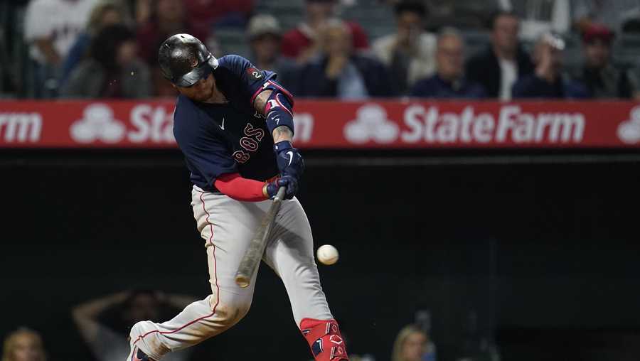 Boston's Christian Vazquez wins Game 3 on walk-off HR in 13th