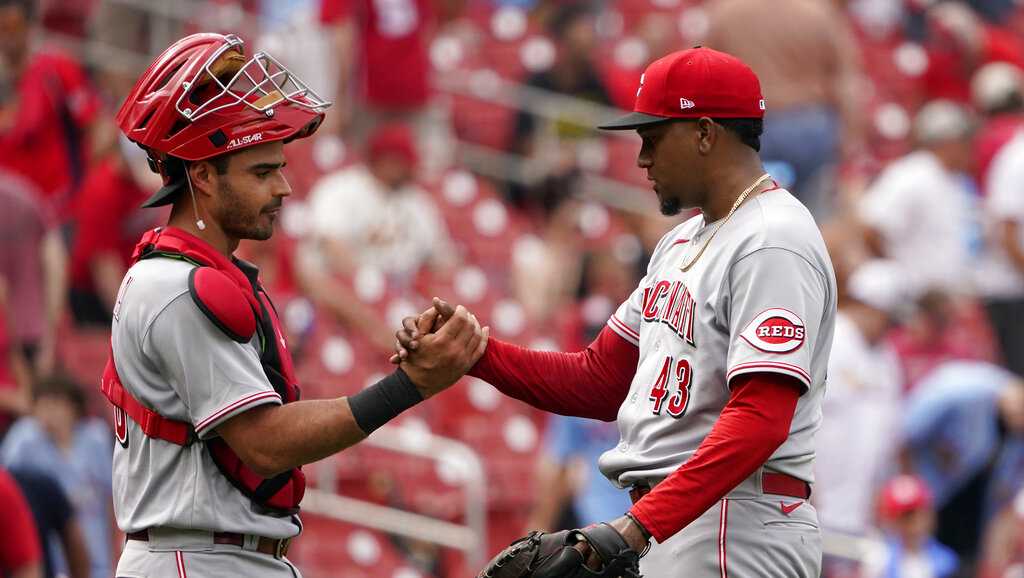 Friedl, Reds snap 4-game skid with win over Cardinals