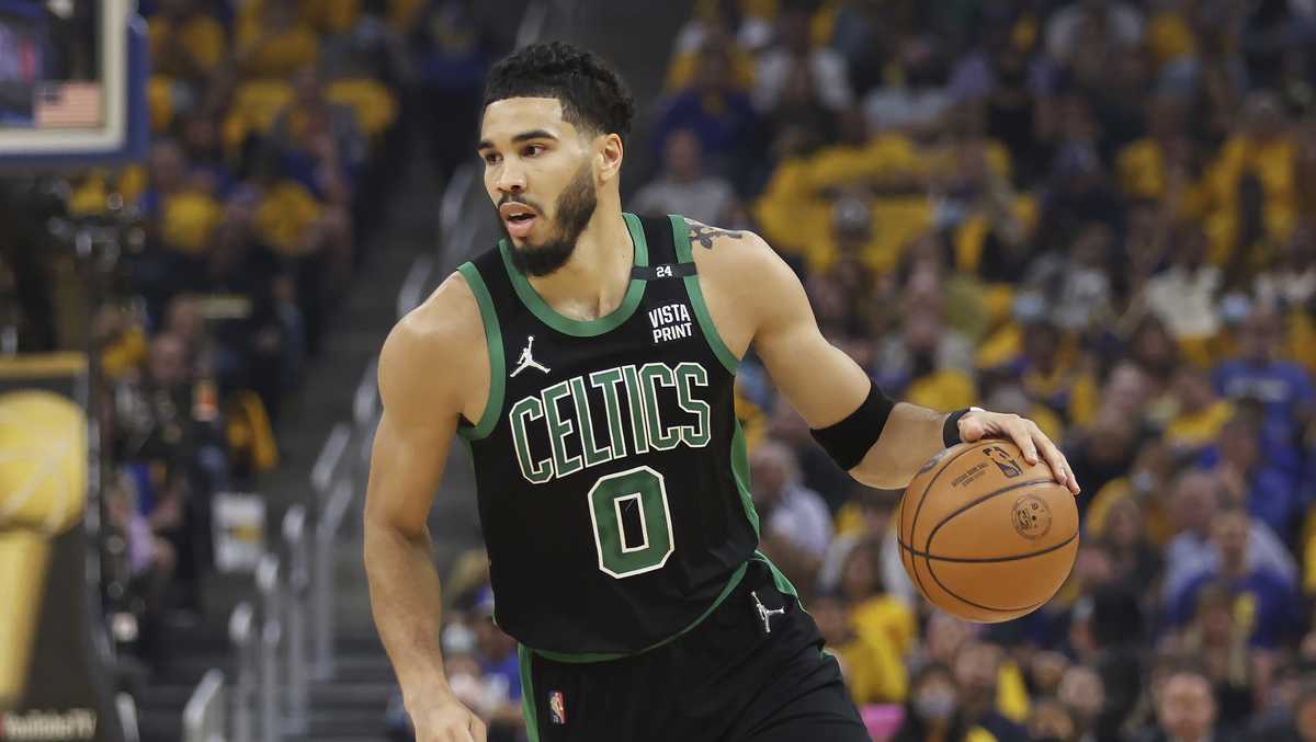 Celtics weather Warriors' storm, win Game 3 to take 2-1 NBA Finals