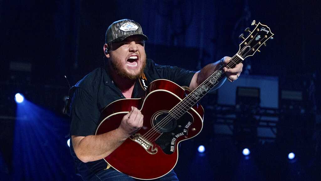 Luke Combs Kansas City MO GEHA Field at Arrowhead Stadium June 10