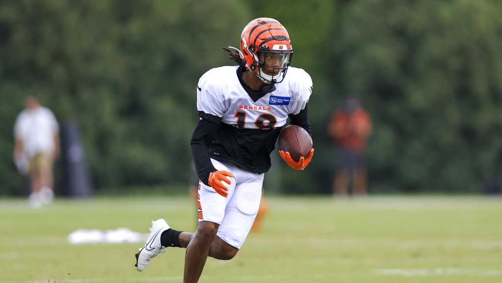 Bengals High Five with Kevin Huber