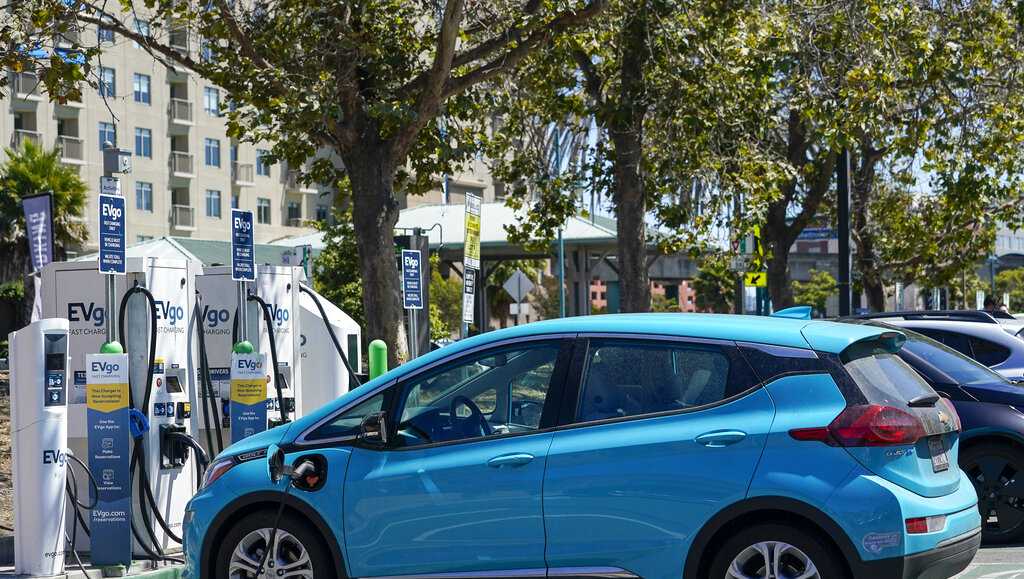 California moves toward phasing out gas-powered vehicles by 2035