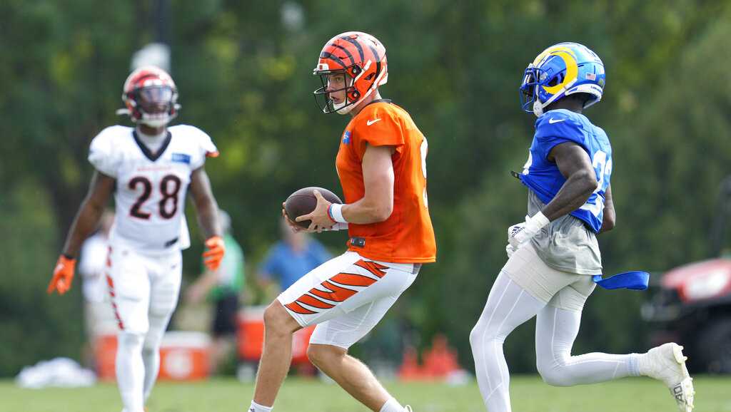 Los Angeles Rams visit local restaurant after heated Bengals practice