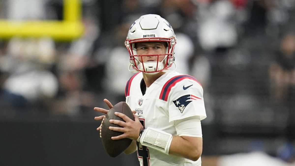 Who is New England Patriots rookie quarterback Bailey Zappe?