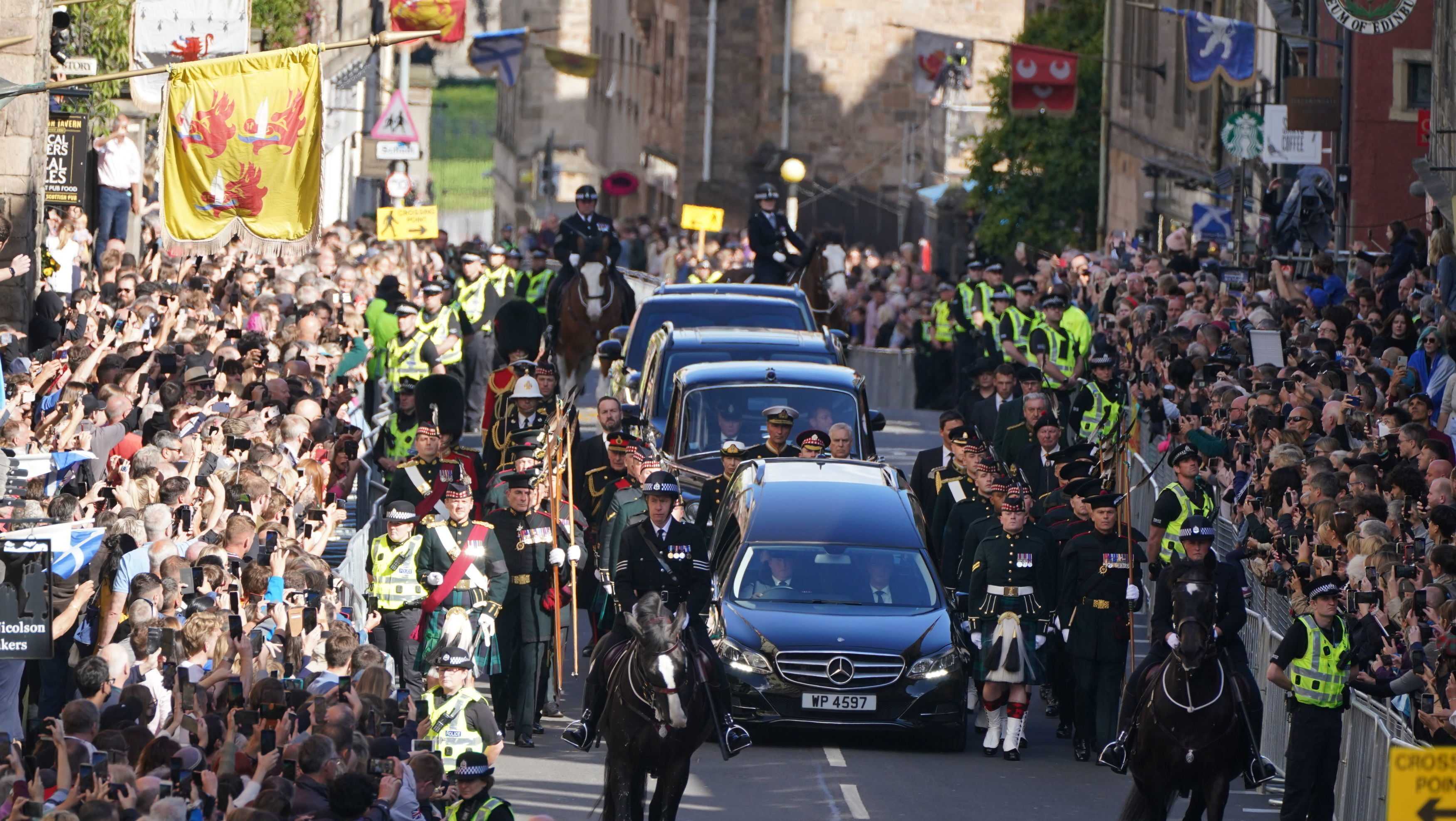 Queen Elizabeth hailed in Scotland as 'constant in all our lives' - Vimarsana News