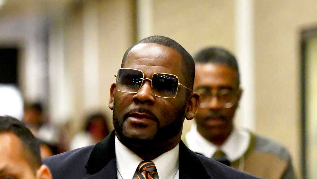 1024px x 579px - Jury gets R. Kelly's child pornography and trial-fixing case