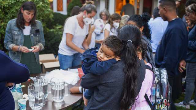 Dozens of migrants arrive on Martha's Vineyard via charter flights - Vimarsana News