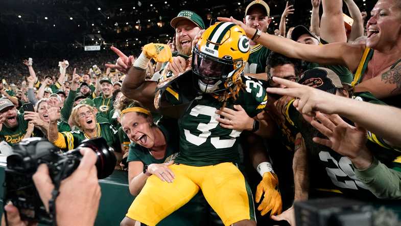 Rivalry game: Packers beat the Bears 27-10