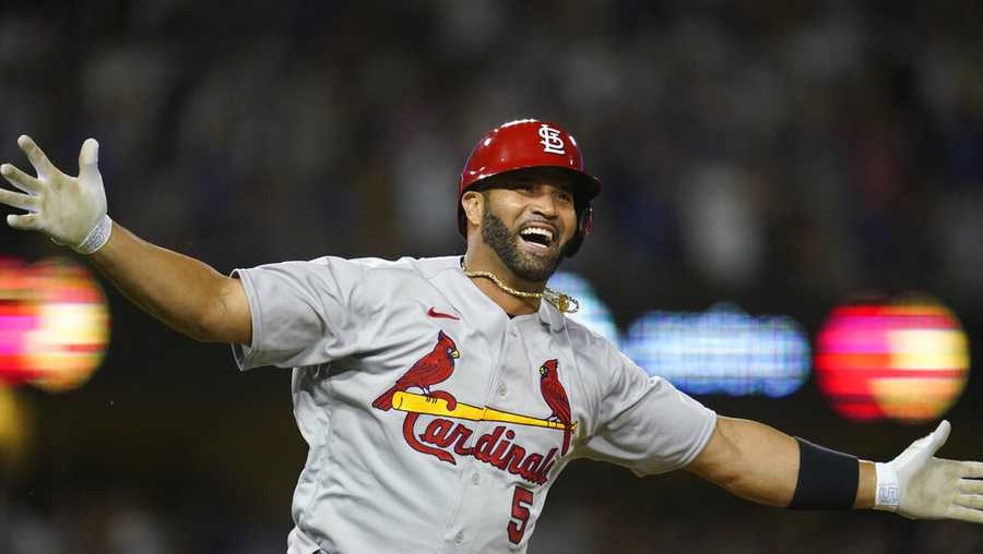 Pujols returns to St. Louis 