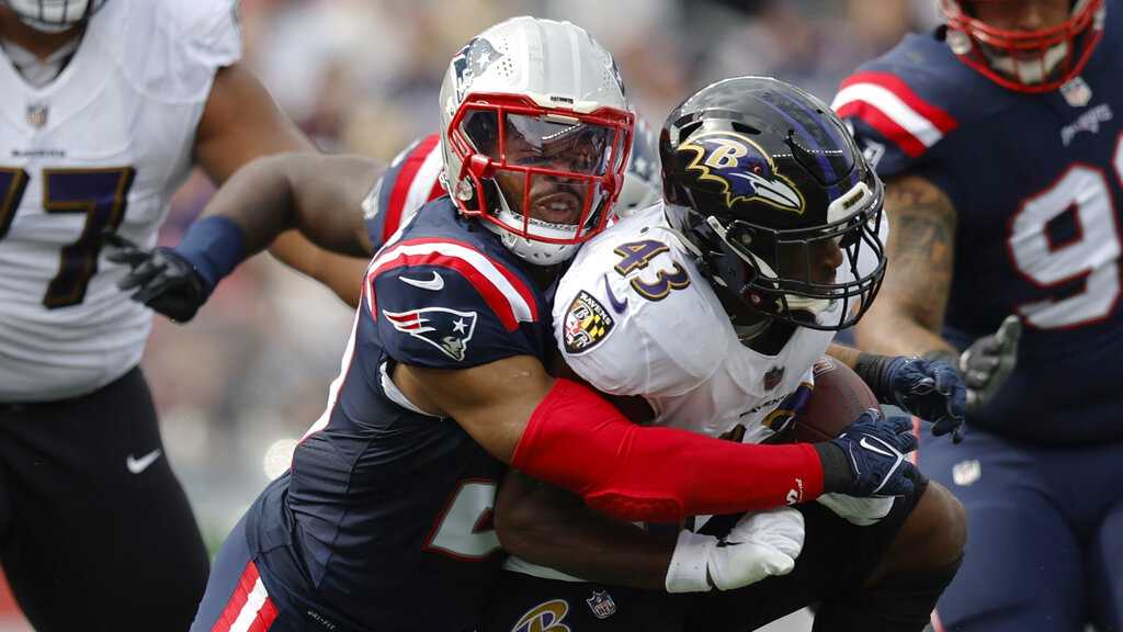 Lamar Jackson scores 5 touchdowns as the Ravens beat the Patriots 37-26