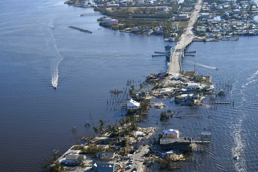 Feds vow major aid for Hurricane Ian victims amid rescues
