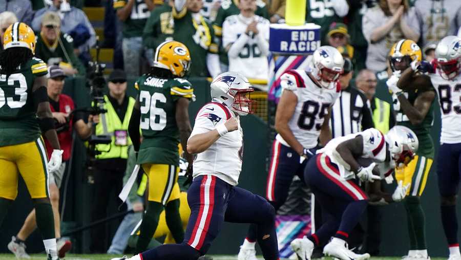 Patriots rookie QB plays firs NFL snaps, Packers win on final play