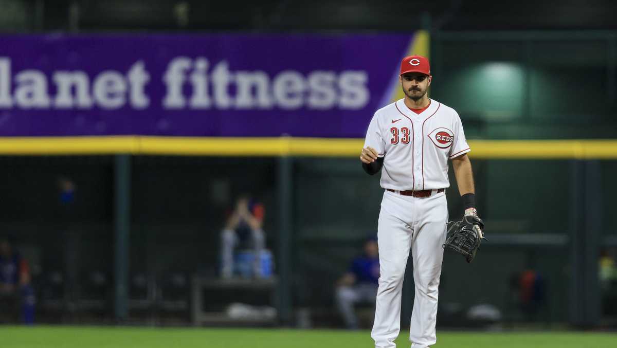 Rolando Valles -- Cincinnati Reds Assistant Coach -- Game Used Red  Alternate Jersey from 2021 Season (April 3) -- Size 46 ($5 Shipping)