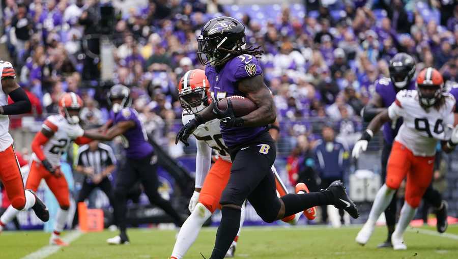 Gus Edwards' 2 TDs lead Ravens to victory over Browns