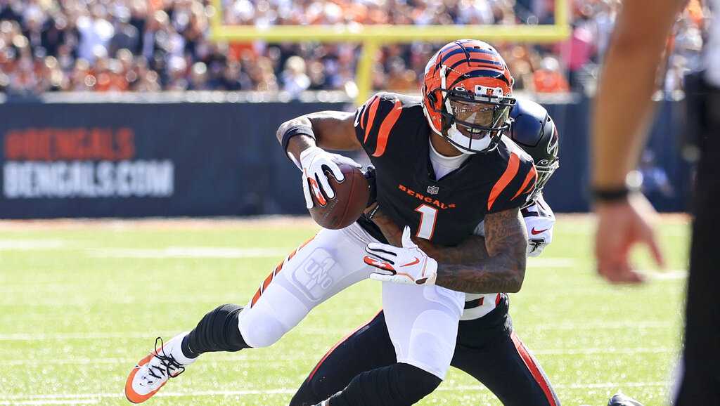 Maryland, USA. 20th Aug, 2021. August 20, 2021: Cincinnati Bengals wide  receiver Ja'Marr Chase (1) warms up before the NFL preseason game between  the Cincinnati Bengals and the Washington Football Team at