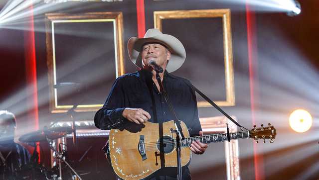 Alan Jackson to get CMA lifetime achievement award - Vimarsana News
