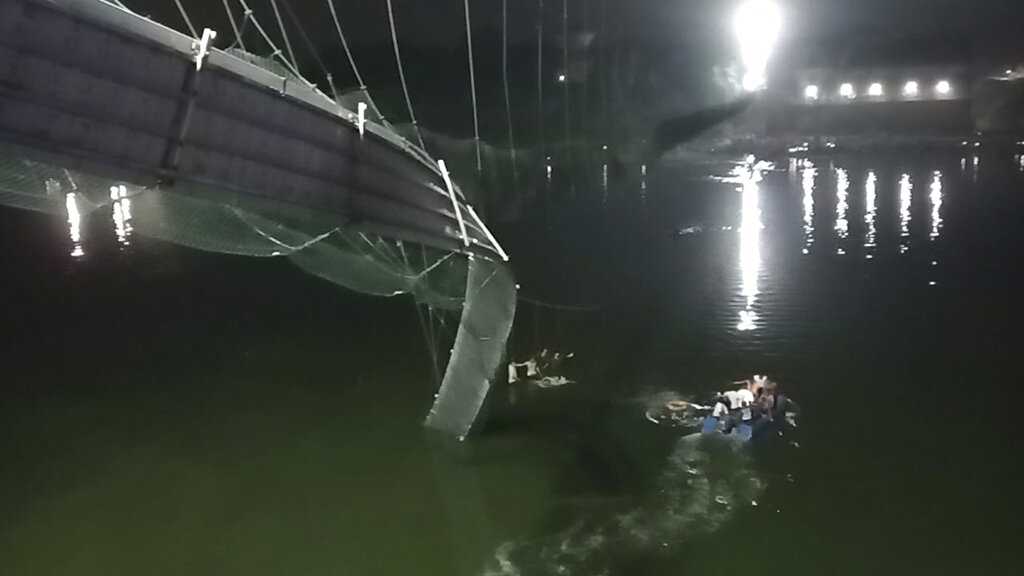 Suspension bridge collapse kills at least 132 in India