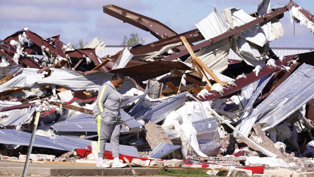 1 dead, others missing in Oklahoma after tornadoes hit 3 states