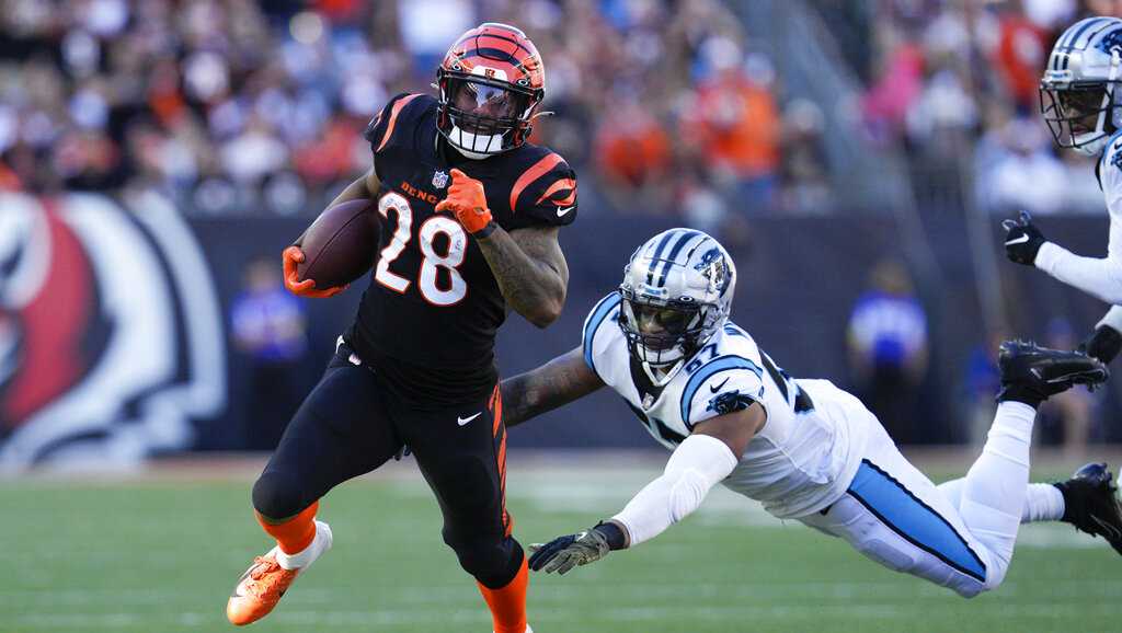 November 6, 2022: Joe Mixon (28) of the Cincinnati Bengals during WEEK 9 of  the NFL regular season between the Carolina Panthers and Cincinnati Bengals  in Cincinnati, Ohio. JP Waldron/Cal Sport Media/Sipa