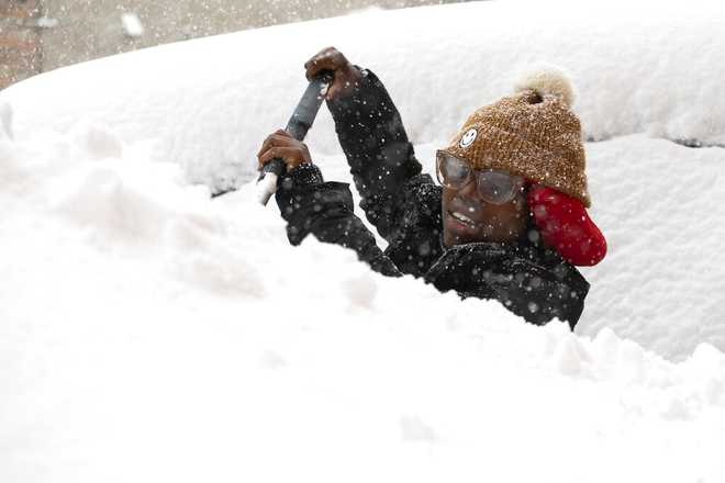 Zaria&#x20;Black,&#x20;24,&#x20;from&#x20;Buffalo,&#x20;clears&#x20;off&#x20;her&#x20;car&#x20;as&#x20;snow&#x20;falls&#x20;Friday,&#x20;Nov.&#x20;18,&#x20;2022,&#x20;in&#x20;Buffalo,&#x20;N.Y.&#x20;&#x20;A&#x20;dangerous&#x20;lake-effect&#x20;snowstorm&#x20;paralyzed&#x20;parts&#x20;of&#x20;western&#x20;and&#x20;northern&#x20;New&#x20;York,&#x20;with&#x20;nearly&#x20;2&#x20;feet&#x20;of&#x20;snow&#x20;already&#x20;on&#x20;the&#x20;ground&#x20;in&#x20;some&#x20;places&#x20;and&#x20;possibly&#x20;much&#x20;more&#x20;on&#x20;the&#x20;way.&#x20;&#x20;&#x28;AP&#x20;Photo&#x2F;Joshua&#x20;Bessex&#x29;