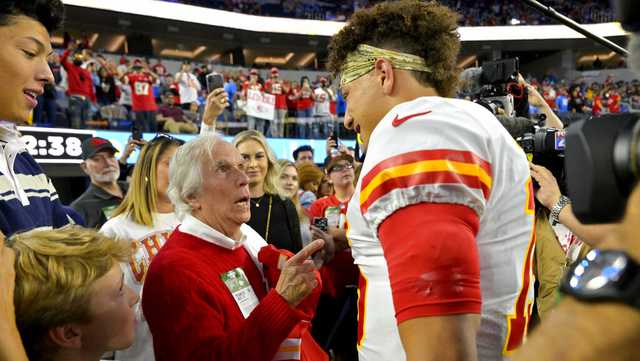 I am thrilled out of my mind': Henry Winkler meets Chiefs QB