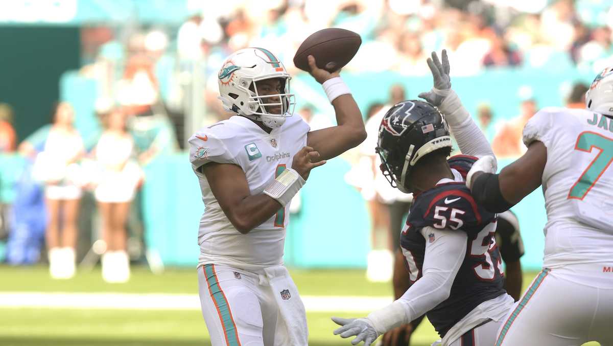 Dolphins cruise by Texans, extend NFL-best winning streak 