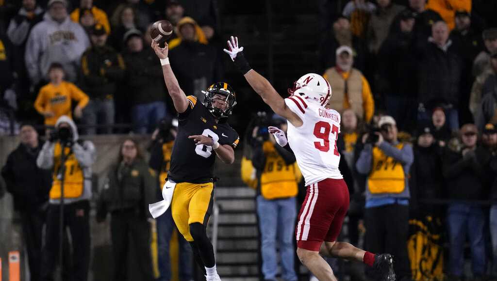 Iowa Hawkeyes Quarterback To Enter Transfer Portal 0822