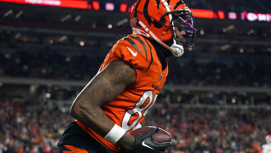 Two Bengals receivers suffer first half injuries against Browns