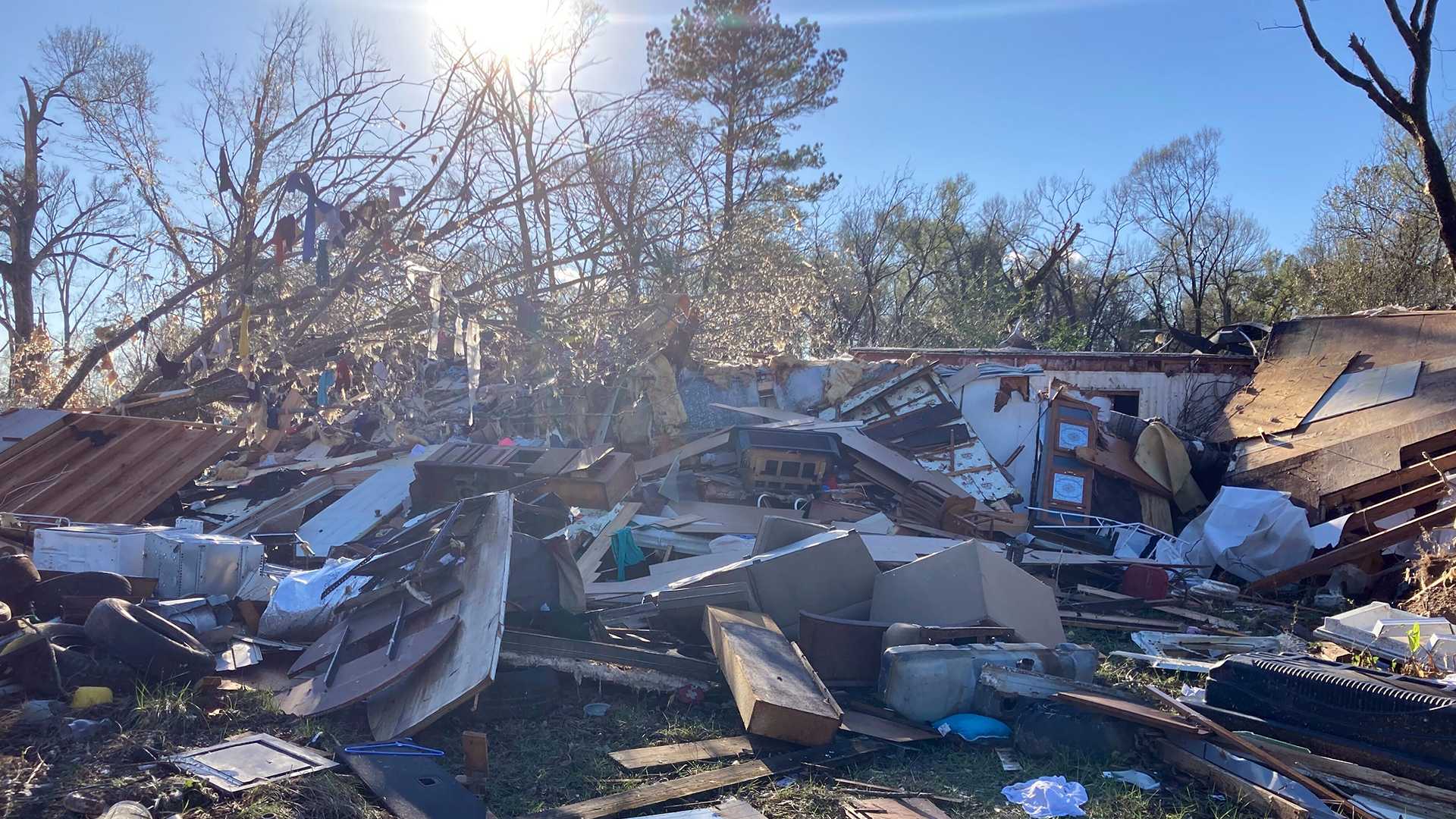 Families shattered by tornadoes in Louisiana and Mississippi - Vimarsana News