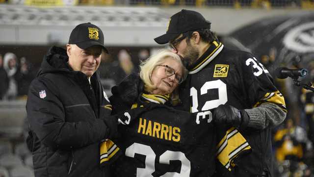 Franco Harris' No. 32 officially retired - Vimarsana News