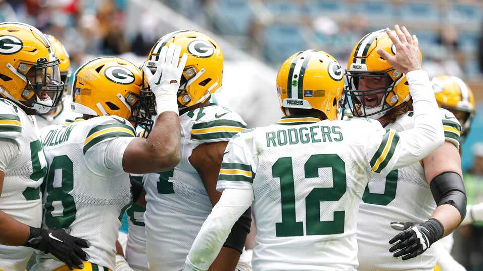 Green Bay Packers vs Miami Dolphins Christmas game 2022 score, updates